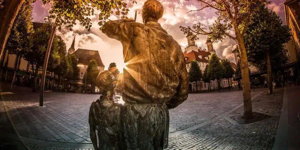 protut beitragsbild stadtmitte statue bronze